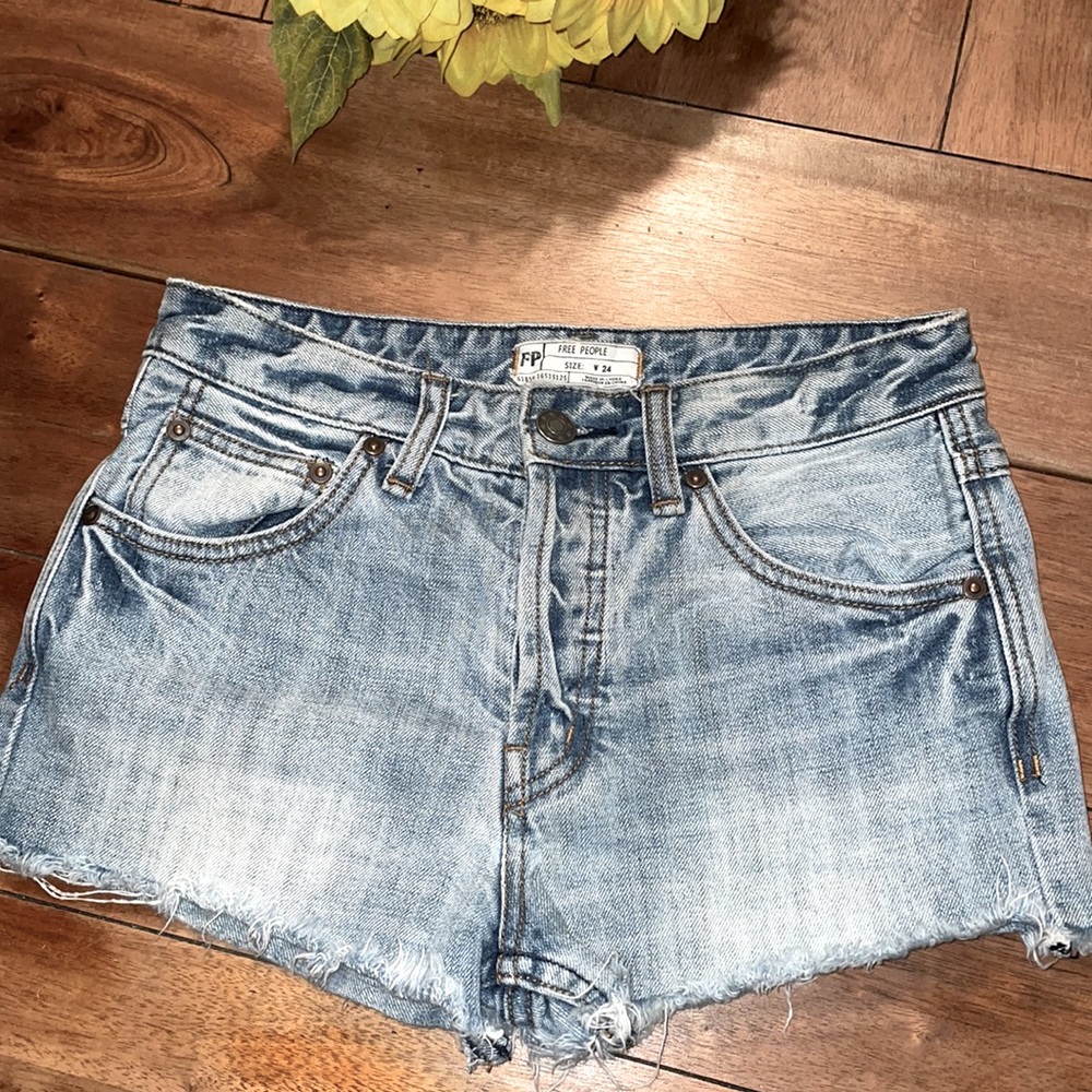 Free People midi cheeky denim distressed acid wash short shorts size 24